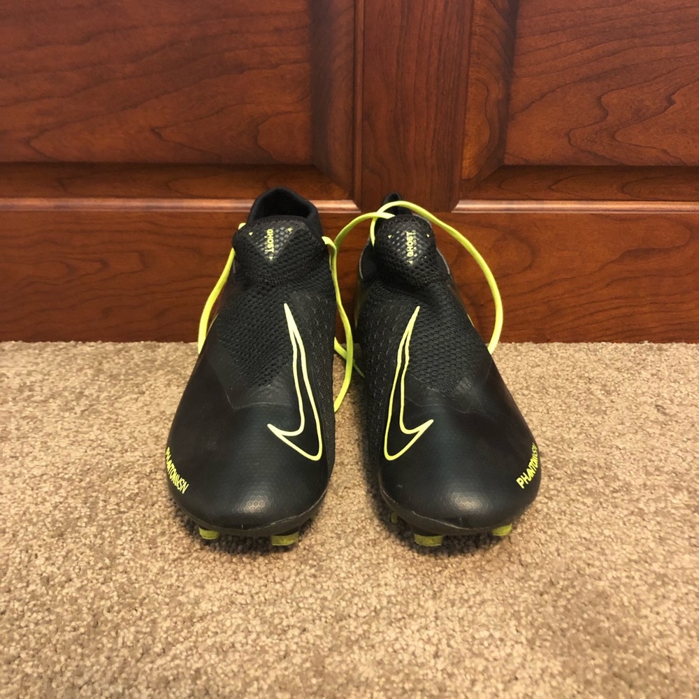EUC Nike Phantom Soccer Cleats